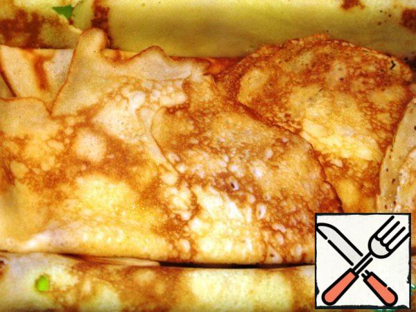 Then lay out the pancakes in layers.

