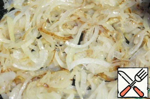 Onions cut into half rings and fry until Golden brown in a small amount of vegetable oil.