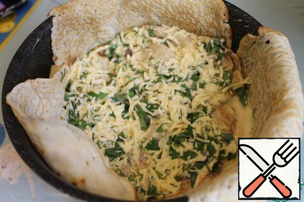 To prepare the dressing. Beat eggs with flour and salt, add milk and stir. Cheese grate on a medium grater and finely chop the greens, add to the mixture and stir well. Pour the fill over the rolls.