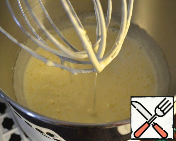 Beat the eggs with 200 g of sugar until light fluffy mass. Add the zest of two oranges.
