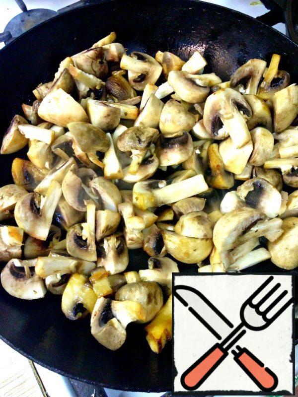 Wash mushrooms, dry with a towel, cut into 4 parts and fry in butter until the excess liquid evaporates.