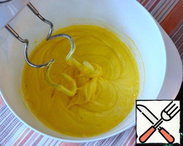 Add sour cream, vanilla essence and beat all until smooth. Enter flour with baking powder carefully and mix at a low speed of the mixer (or manually with a spatula).