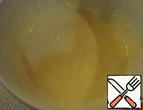 Add mineral water with gas and sifted flour, baking powder or soda, salt, sugar, butter and beat with a mixer. In the photo I got a biscuit, in which I added flour and kneaded the dough well. Let the dough stand for 20 minutes.
