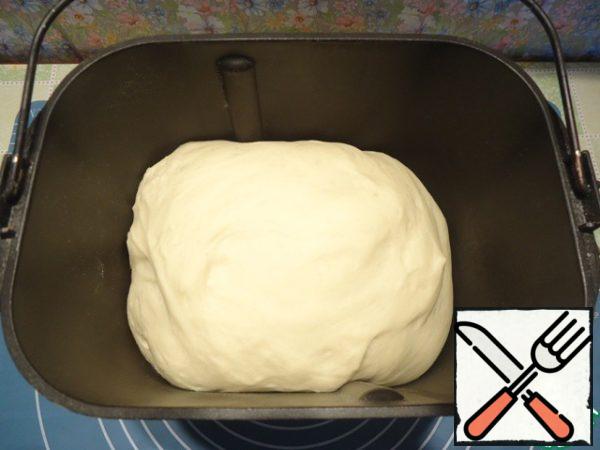 The dough put in a warm place to increase in volume by two or three times.