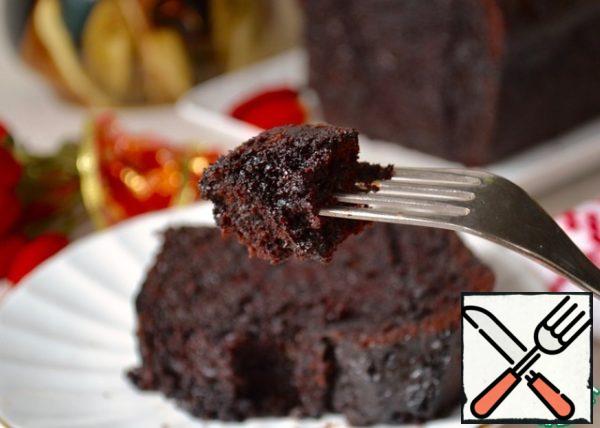 Carefully transfer the cooled and soaked cake to a dish, helping yourself with baking paper.