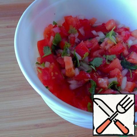 For salsa, cut the tomatoes and onions into small cubes. Add the chopped cilantro, the juice and zest of half a lime. Salt and pepper to taste.