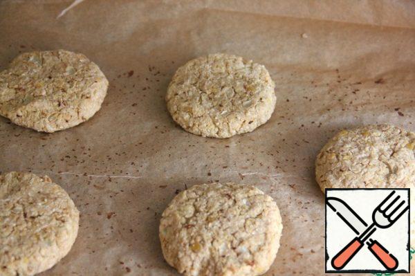 Place on a baking sheet lined with parchment paper and place in a preheated 220 C (400 F) oven for 20 minutes. Ready-made cutlets can be prepared in advance and stored in the refrigerator.

