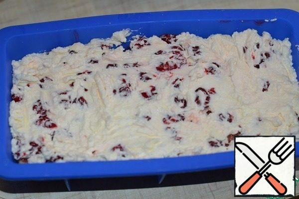 Put the cheese and cherry mixture.