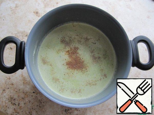 To cream add mashed broccoli, broth with gelatin. Bring to taste, adding salt, white pepper, grated nutmeg, stir and heat on low heat, but do not boil!