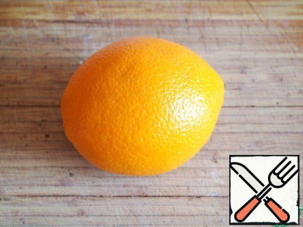 Wash the orange thoroughly (I had a large orange weighing 300 grams.).