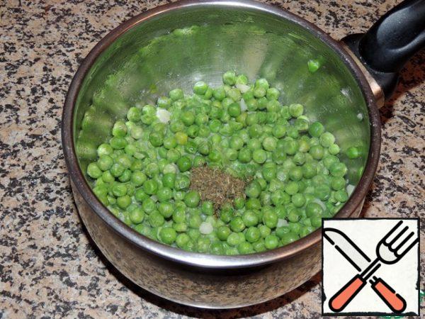 Lightly fry the garlic, add the peas and mint, bring to a boil and cook for 5 minutes.