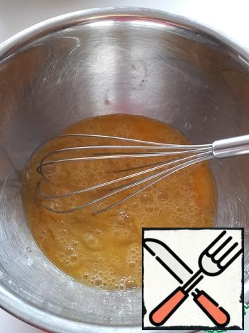 For the dough, beat lightly with a whisk eggs with salt and sugar, add milk and vegetable oil
