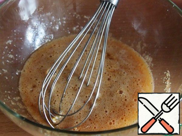 In another bowl, whisk eggs with sugar.
Of course, you can use regular sugar, but the brown cake will give our caramel taste and color.
