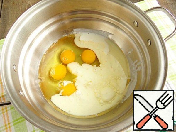 In a bowl combine eggs, kefir, vegetable oil.