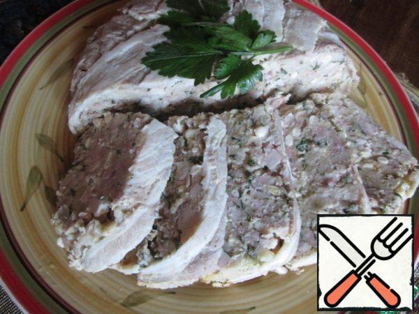 Bake the terrine at a temperature of 200 degrees for 30-35 minutes.
