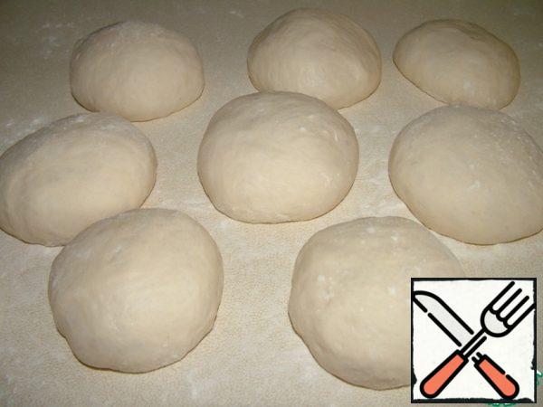 Divide the dough into 8-10 buns. Let them rest for 20 minutes.
