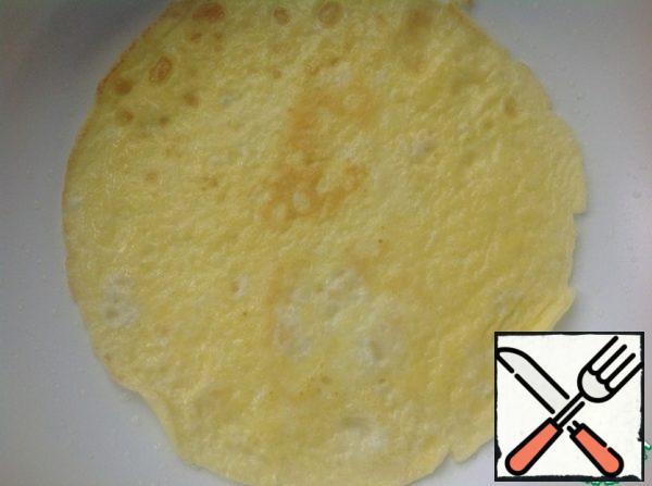 Flip the pancake and fry on the other side.
