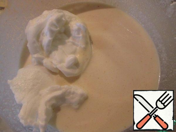 Ricotta put in a bowl, salt,pepper, add paprika and hot pepper, mix. Pour the cream with gelatin and beat with a mixer. Separately, beat the proteins with a pinch of salt to hard peaks and gently, in a few steps, enter them into a mixture of ricotta and cream.