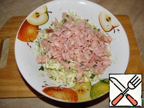 With smoked chicken remove the skin, cut into small cubes, add to the cabbage.