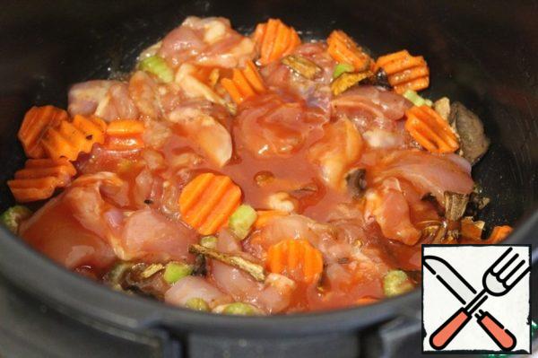 Put the contents into the bowl of the slow cooker, close and cook in the Chicken 12 minutes.