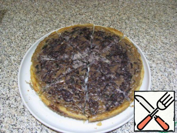 Cut the finished pie into portions.