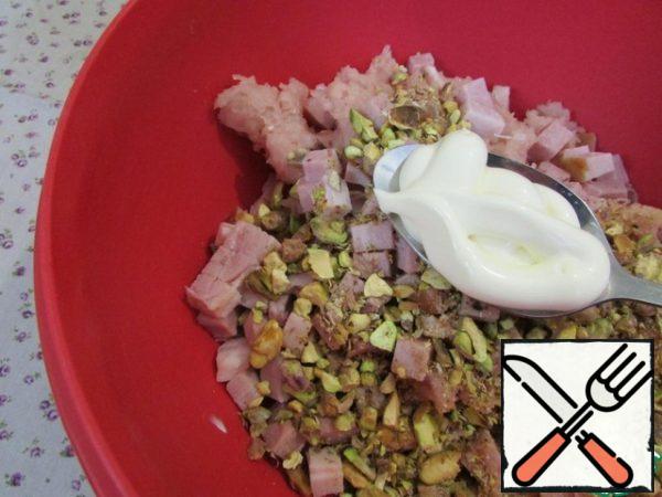 Add mayonnaise and pistachios.