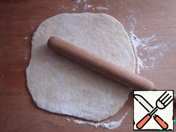 Roll out the dough thickness of ~1 cm.