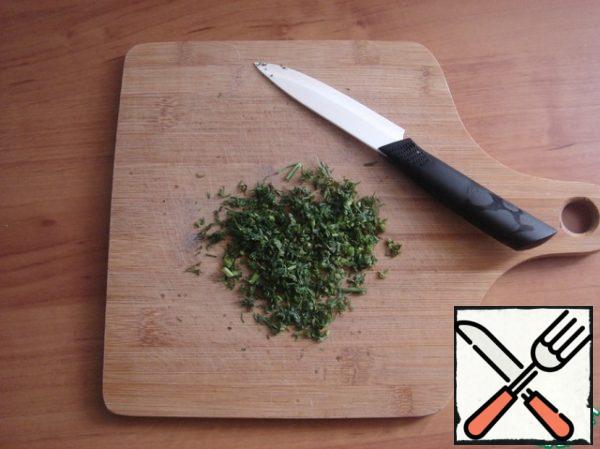 Chop finely the dill.