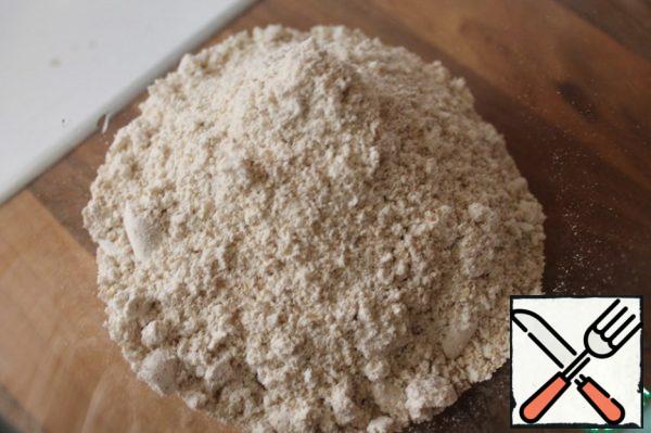 Grind the oat flakes into flour in a coffee grinder.
