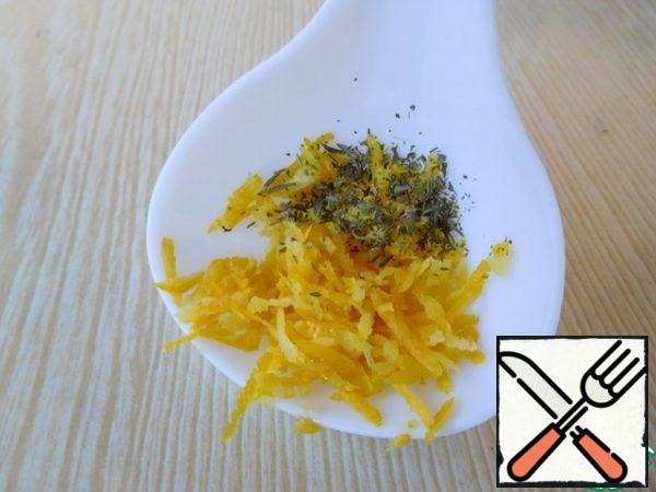 Add the zest and thyme, fry everything for a minute.
