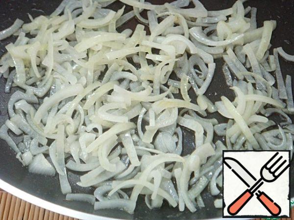 Pour vegetable oil into a heated pan and fry the chopped onion in it for two minutes.