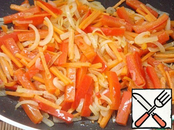 Add sweet pepper and cook for 3 minutes.