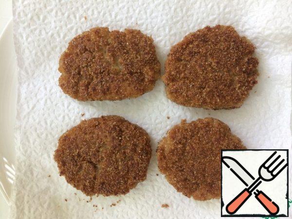Shift the finished burgers on a paper towel to remove excess oil. Optional in the dough, you can add different fillers according to your taste: flax seeds; dry potato puree; pea or buckwheat flakes. Bon appetit!