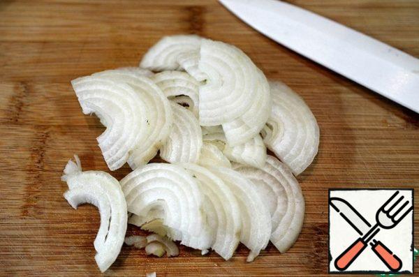 Onions cut into half rings.