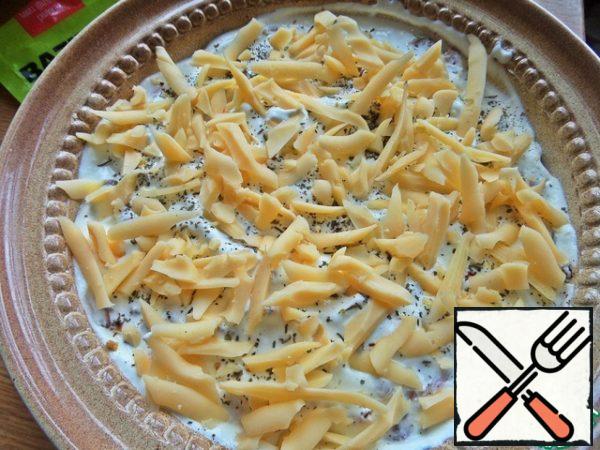 Sprinkle with sour cream.
