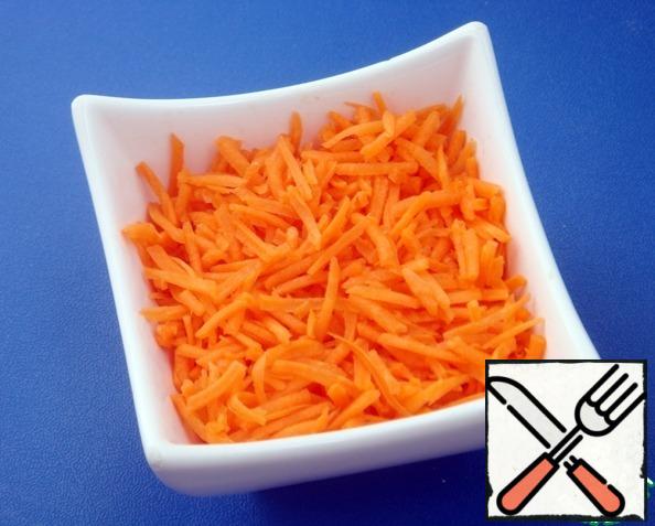 Carrots in thin sticks or grated.