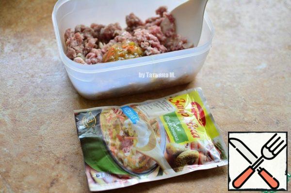 Minced meat (I have pork) mix with chopped onion and dressing.