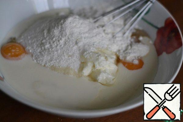 In a separate bowl, combine eggs, cottage cheese, cream, pudding, sugar and vanilla sugar.