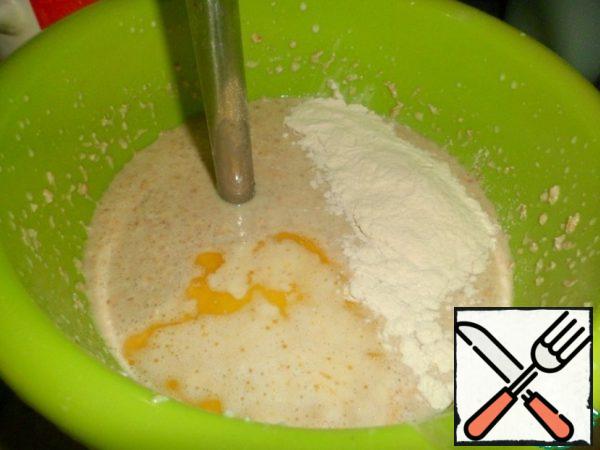 Then add the melted butter, vanilla and flour. Still carefully punching blender. Flour regulate, depends on the size of the egg.