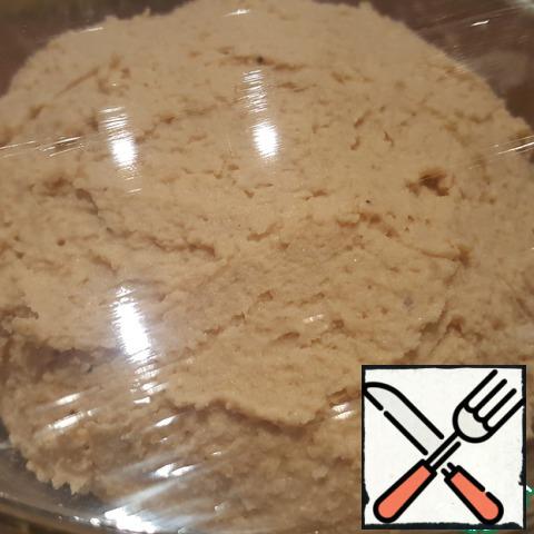 Punch hummus blender to a state of perfect tender pate without lumps. Try the hummus taste and adjust salt/spices. Cover the bowl with cling film and put the hummus in the fridge for 1 hour for maturation.