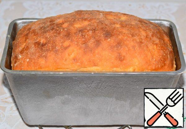Bake bread in a preheated 180°C oven for 50-55 minutes. 20 minutes before the end of the baking process to cover the shape of the bread with foil (if crust get too brown).
You can cook this bread in the bread machine-the main mode, the average crust.
