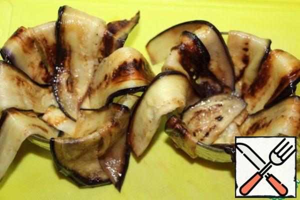 In tea cups (a small bowl) lay out overlapping slices of eggplant, so that the ends hanging down.