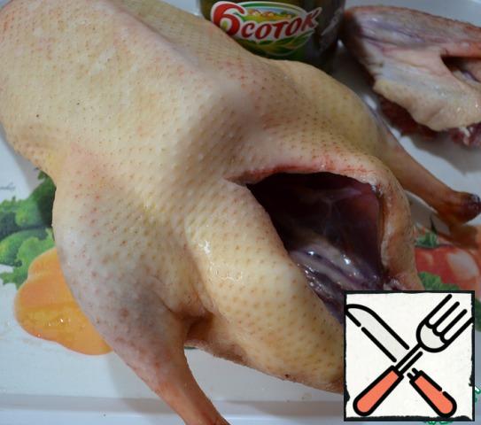 Prepare duck: wash, dry.
Cut off wings /special role in this platter they not will play.