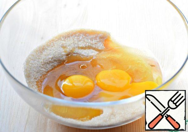 Beat eggs with sugar with a spoon or whisk.