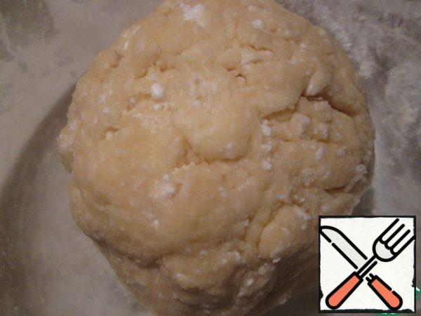 Mix cottage cheese with egg and vegetable oil, mix with other ingredients, knead the dough, wrap it in a film and put in the refrigerator for 30 minutes.
