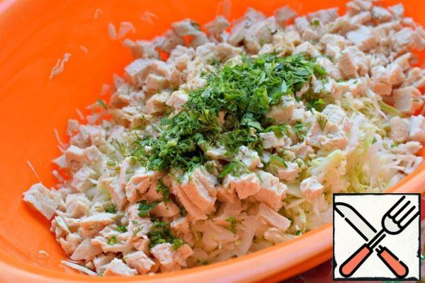 Boiled chicken fillet (considering the weight of the finished chicken) cut into small cubes. Mix cabbage, chicken, some herbs (parsley, dill). Salt.
