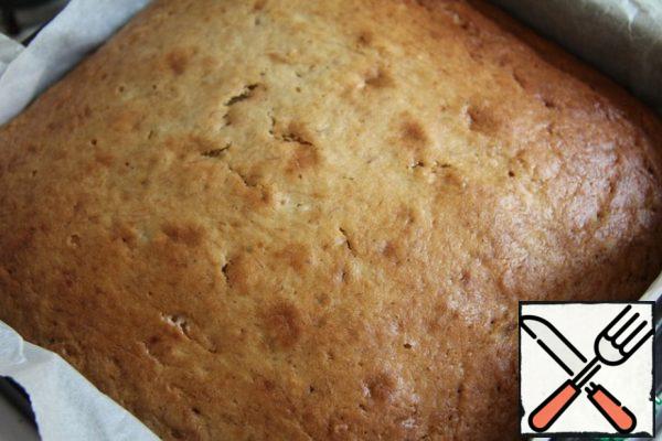 Bake at 180 degrees for about an hour. It is best to check in advance (40-50 minutes in advance) so as not to over-dry.
