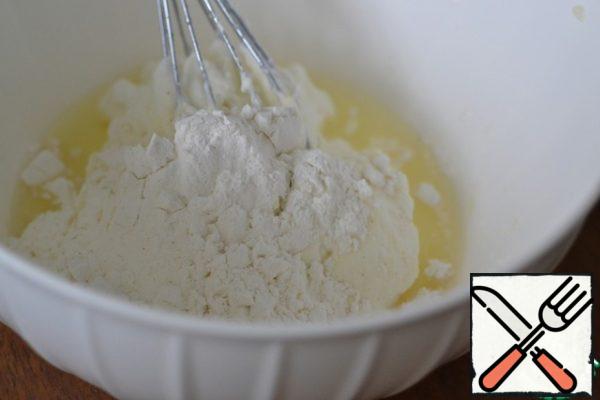 In a separate bowl, mix cottage cheese, eggs, pudding and lemon juice.