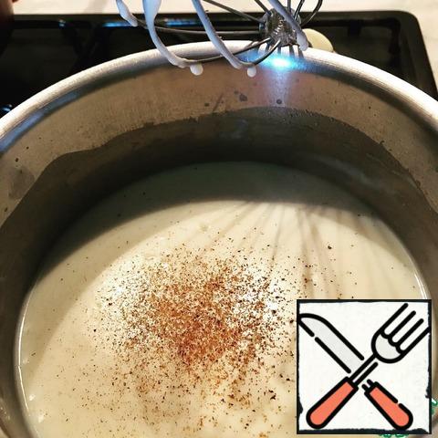 When béchamel is ready to RUB the nutmeg, well, or sprinkle a pinch from a bag. I like to RUB, just feel like a witch and the smell of magic.