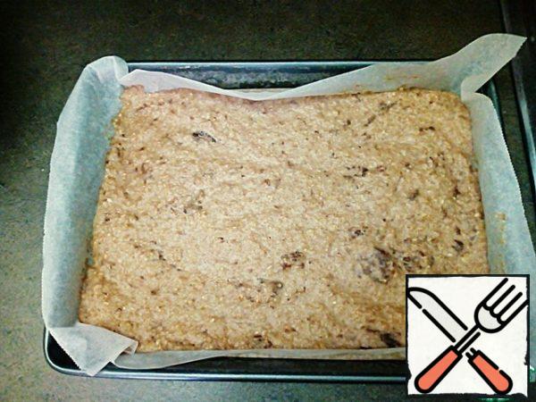 Spread the oatmeal dough evenly on a baking sheet. Bake for 20 minutes at 180 degrees.
